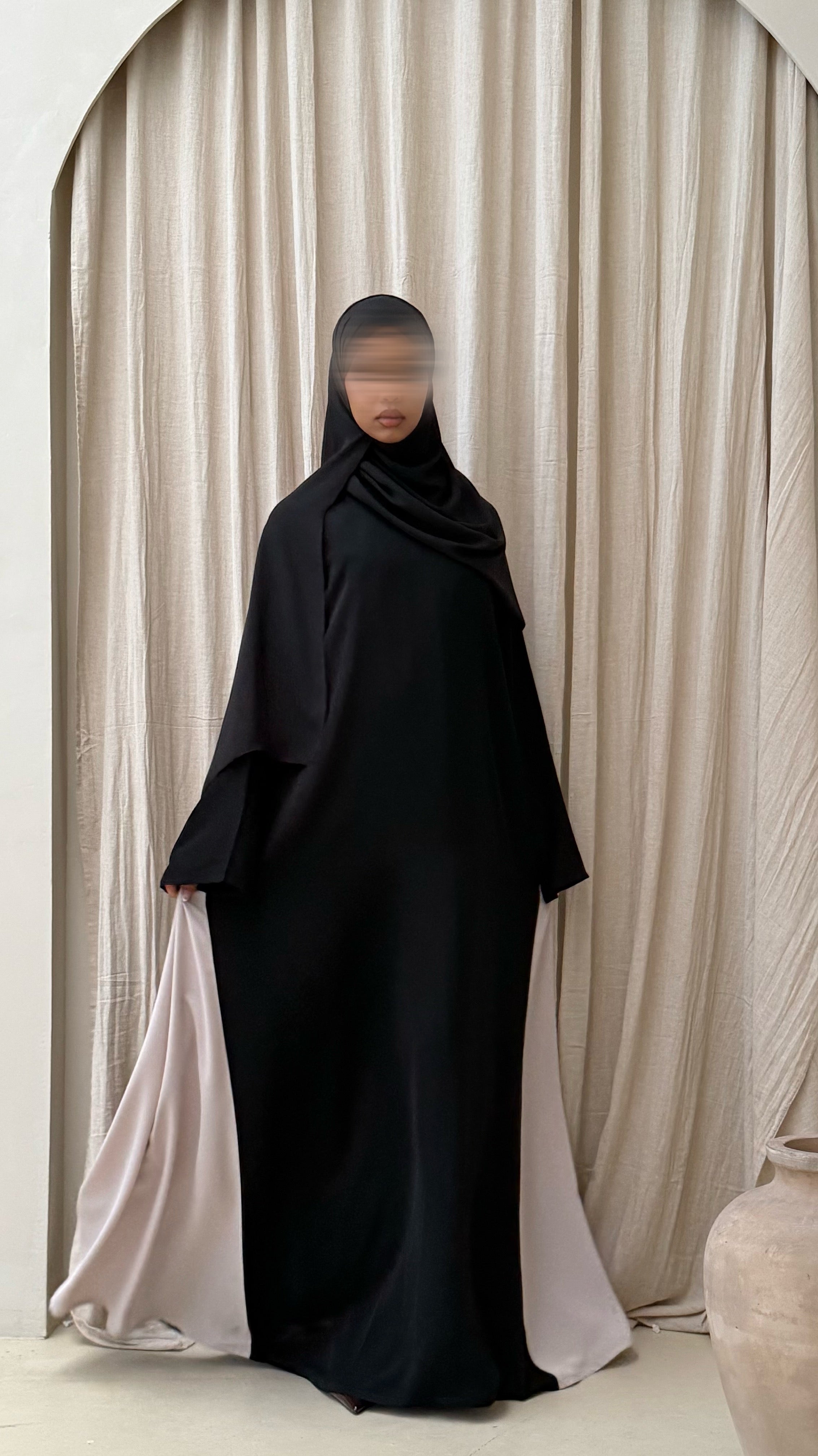 Layali| side contrast