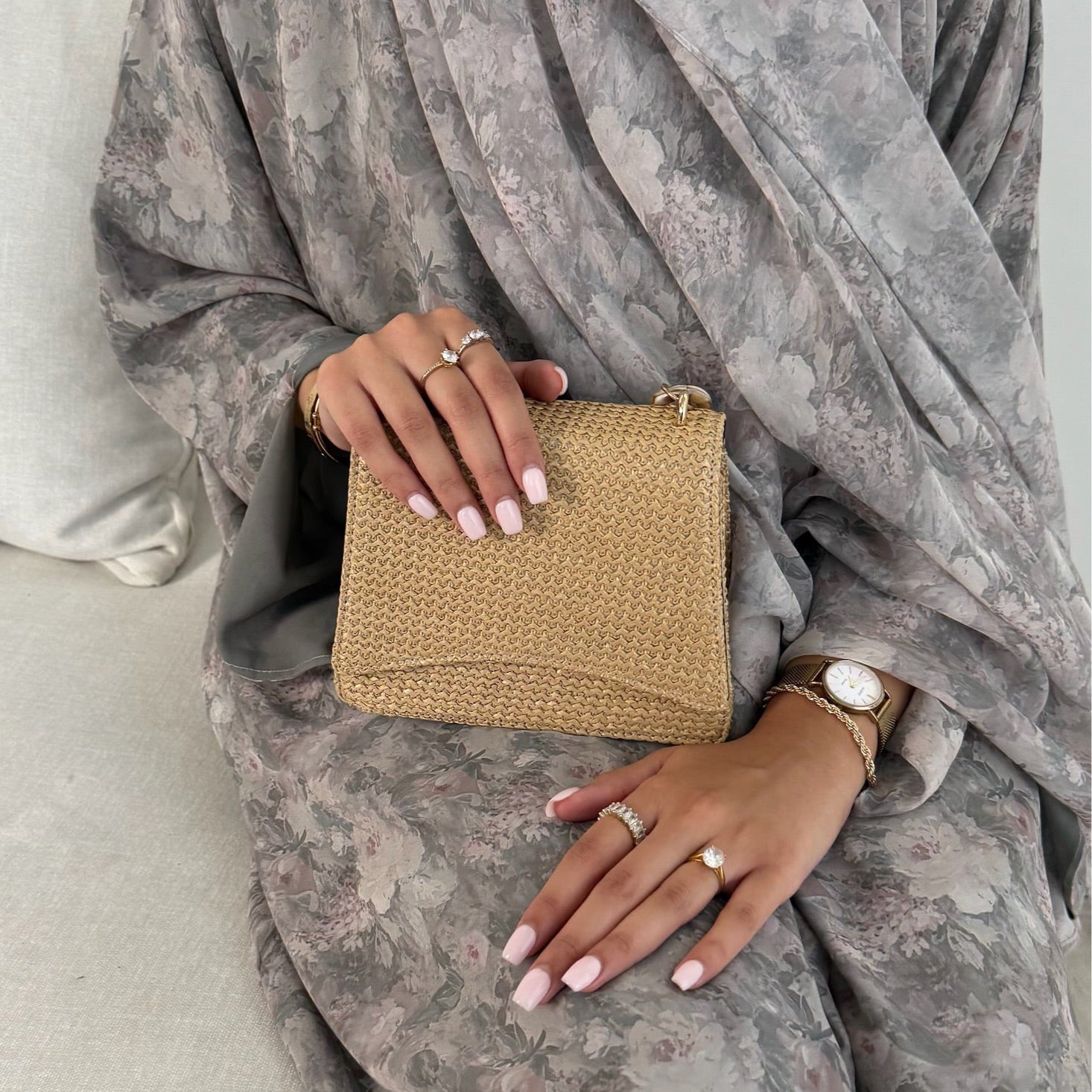 Summer in Style: How to Wear Lightweight Abayas with Confidence