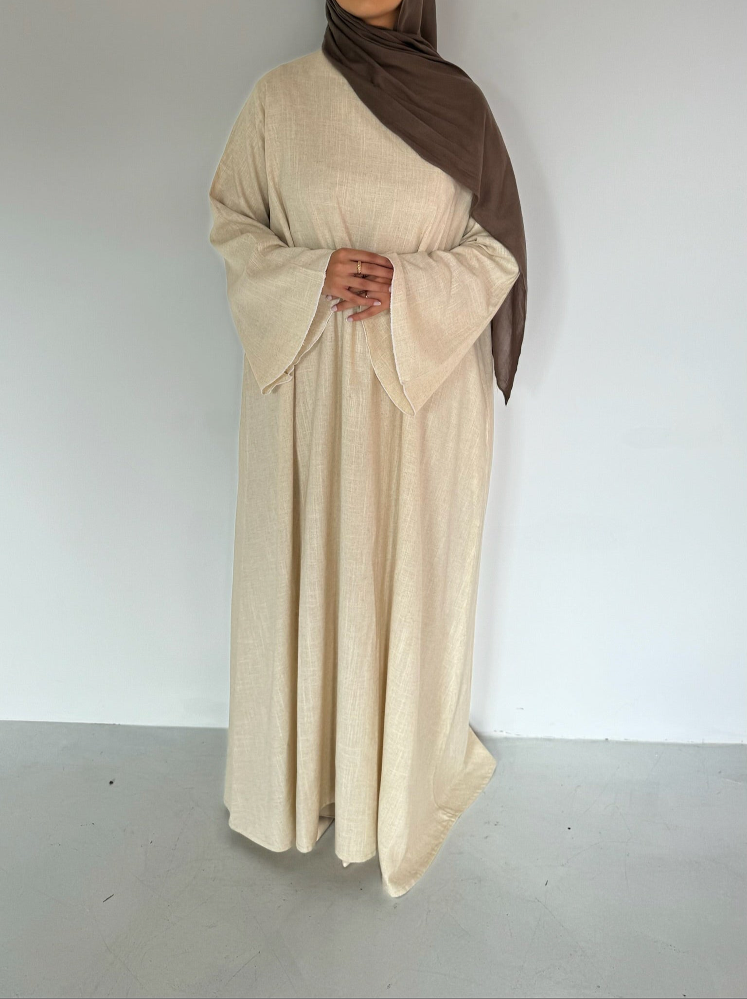 Linen closed Abaya – Lightweight, Modest & Versatile Everyday Wear