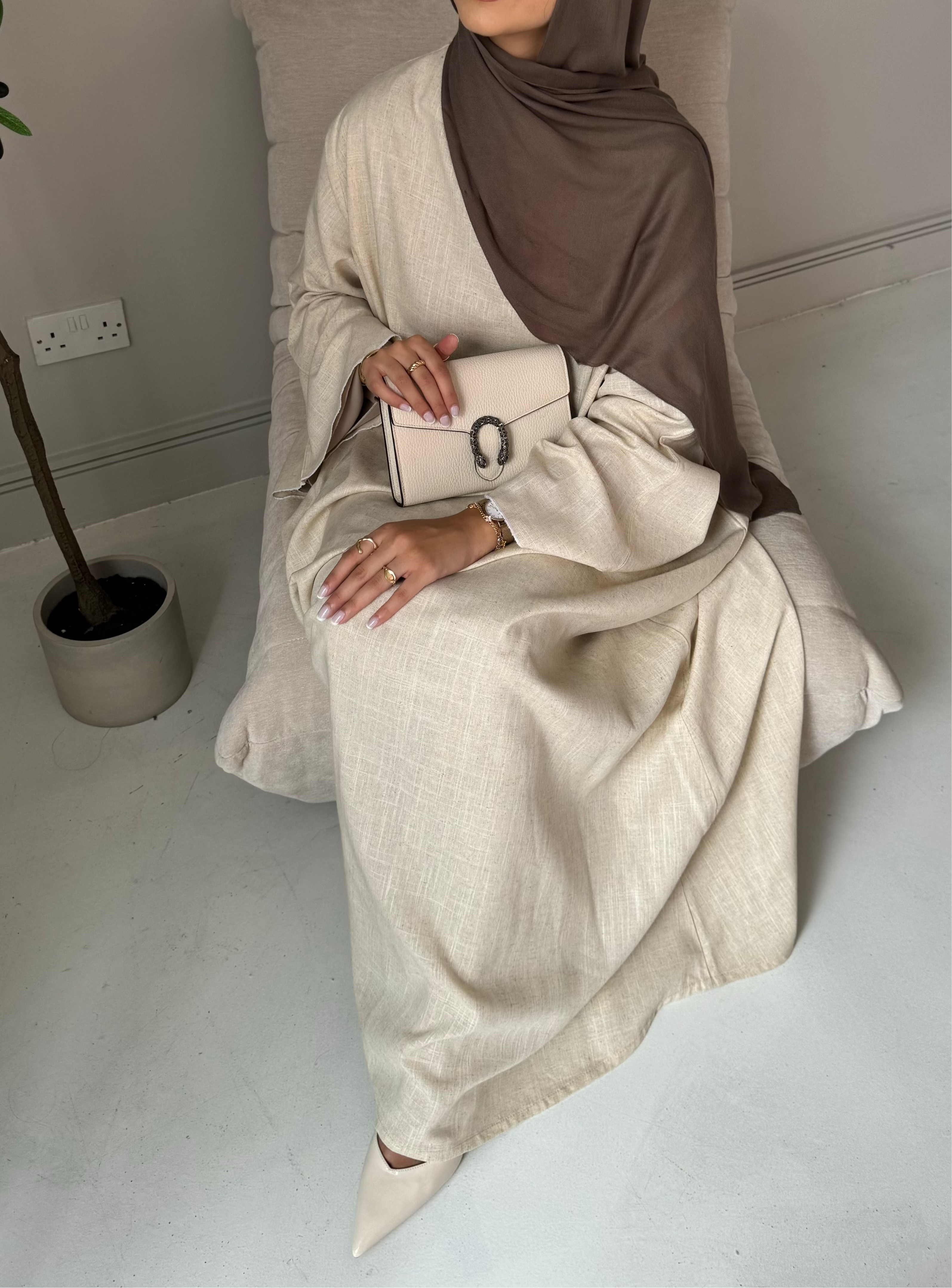 Linen closed Abaya – Lightweight, Modest & Versatile Everyday Wear