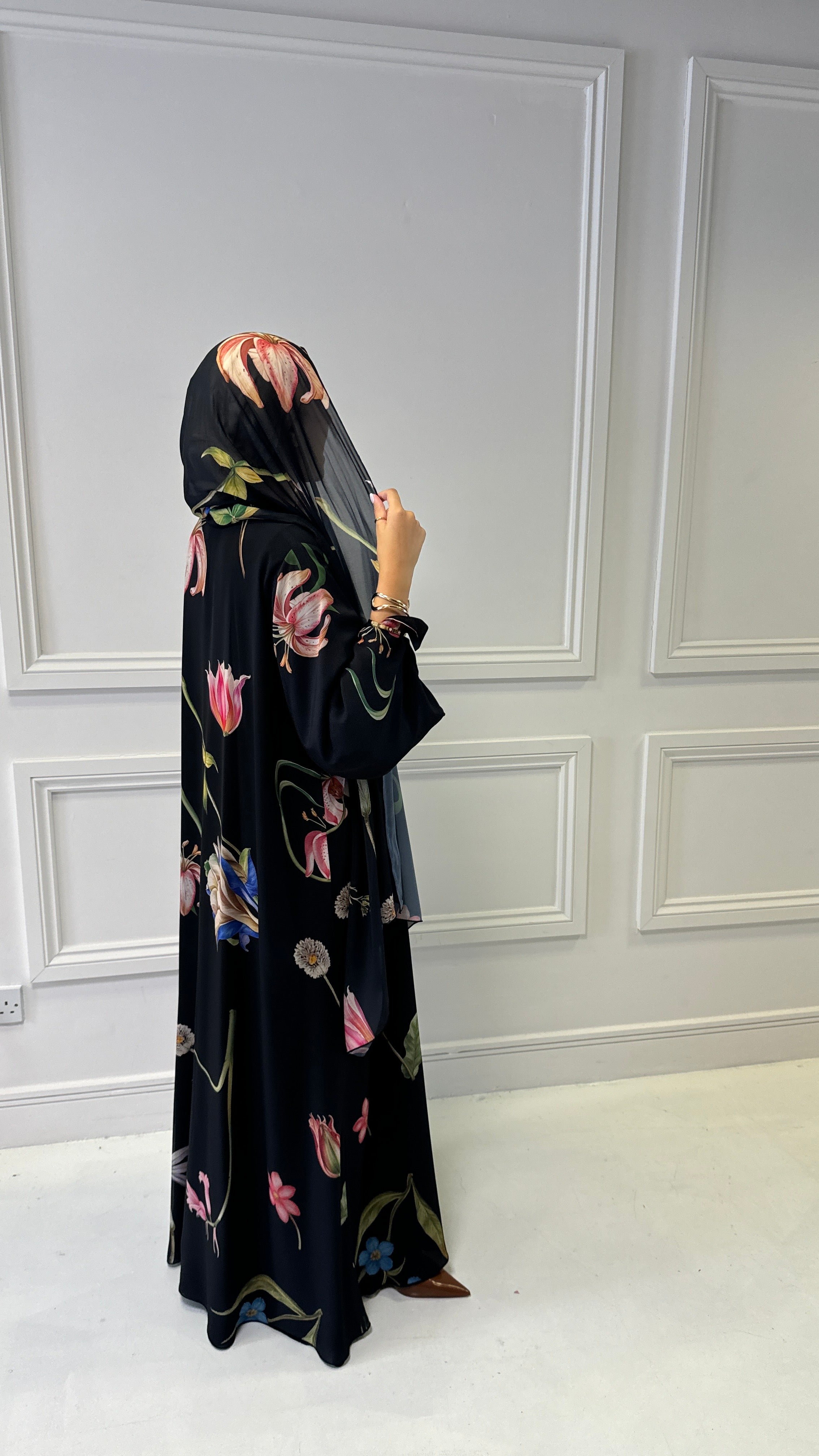 Blooming Noir – Black Floral Chiffon Abaya with Matching Hijab Elegant Lightweight Modest Dress