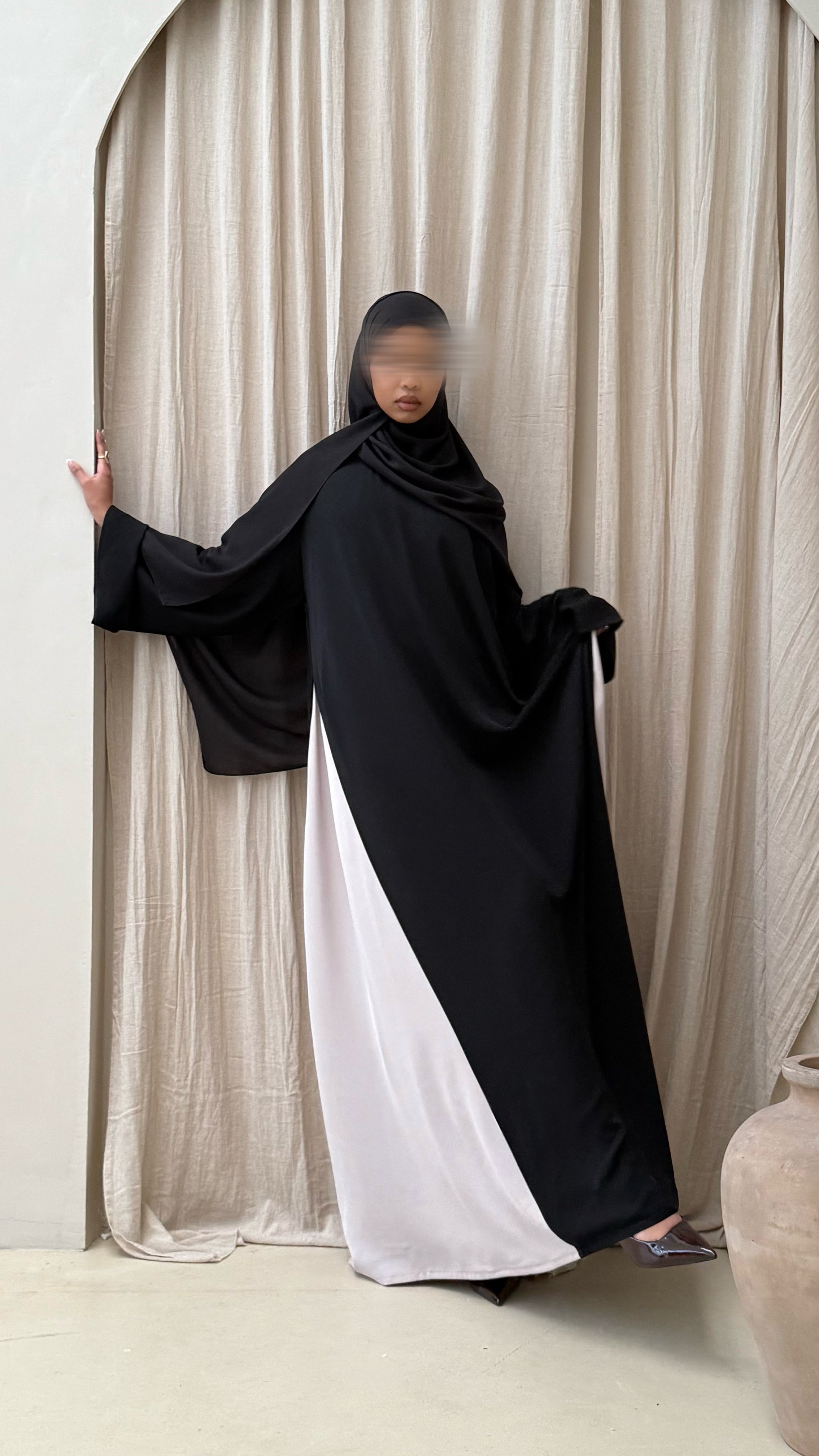 Layali| side contrast