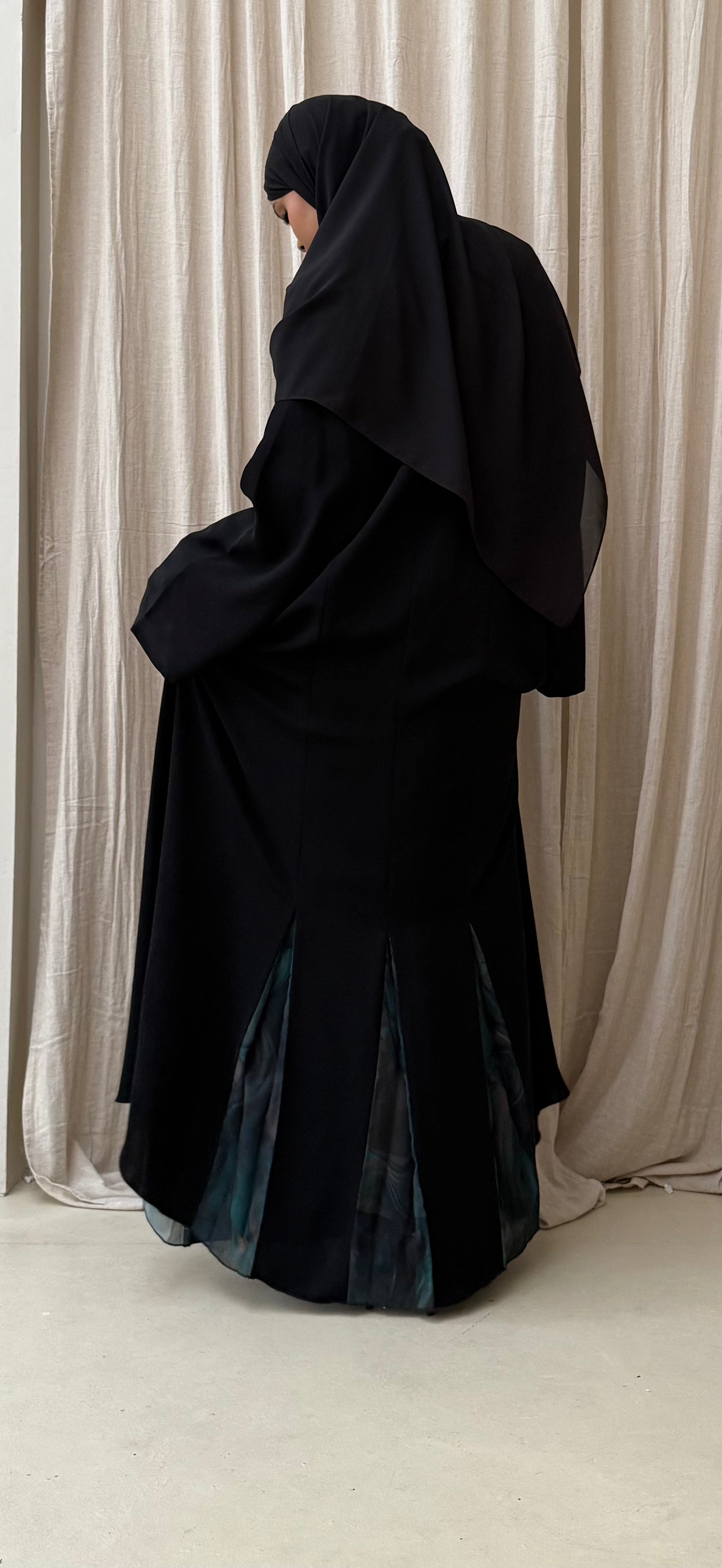 Watercolour Pleat Abaya - Matching hijab
